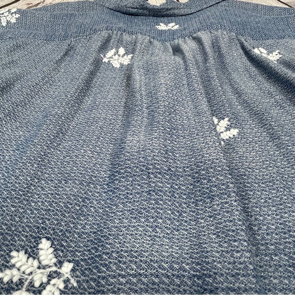 LUCKY BRAND women’s blue soft short sleeve shirt with floral embroidery, size M - Picture 6 of 15